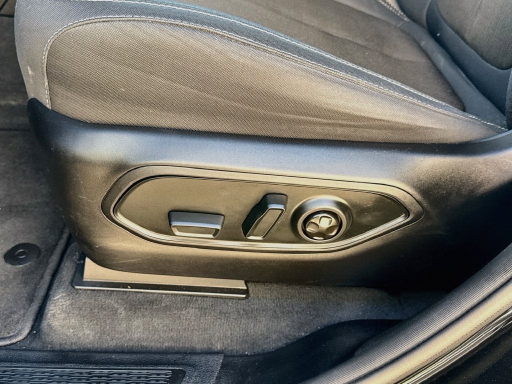 2023 Jeep Grand Cherokee L Laredo 4x4