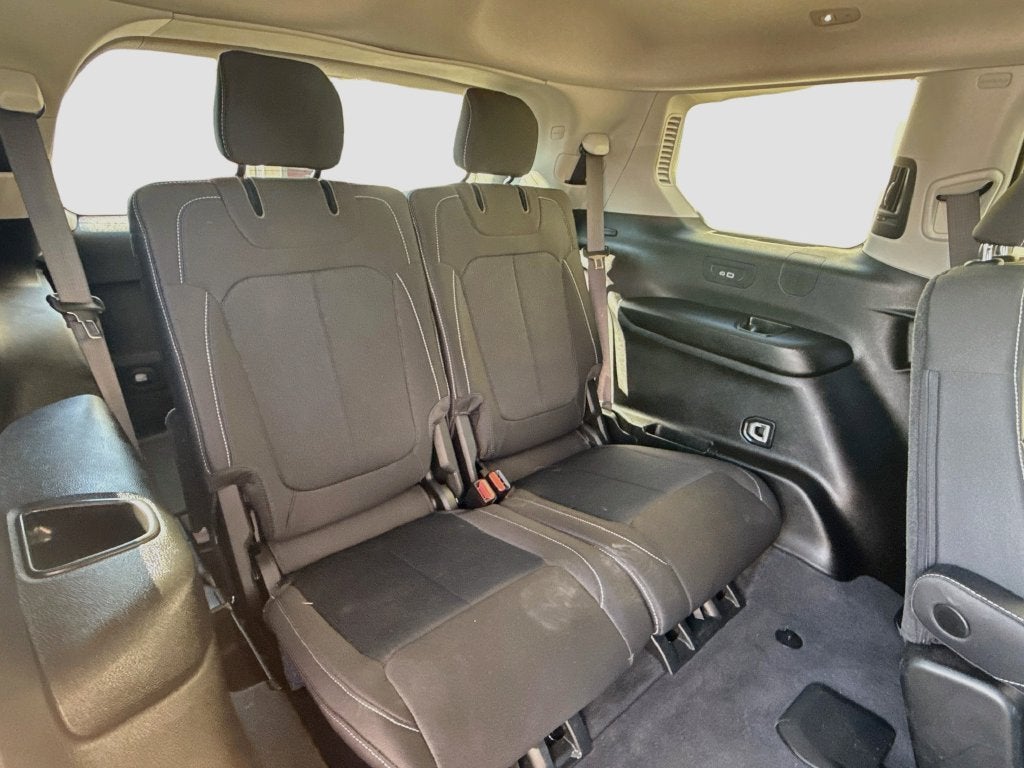 2023 Jeep Grand Cherokee L Laredo 4x4