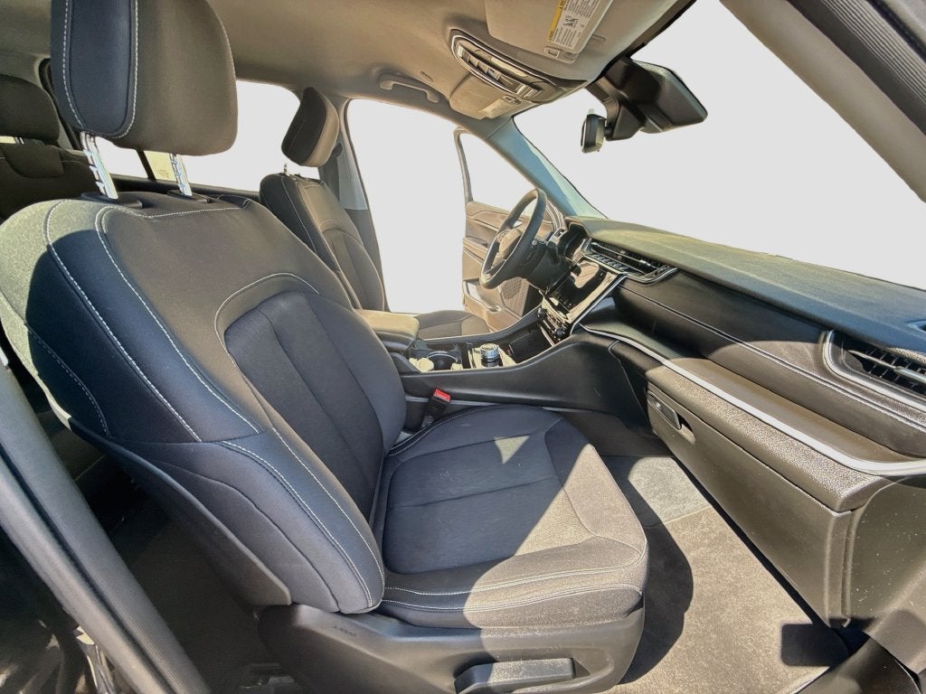 2023 Jeep Grand Cherokee L Laredo 4x4