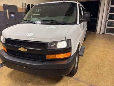 2022 Chevrolet Express Passenger 3500 1LS