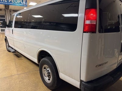 2022 Chevrolet Express Passenger 3500 1LS