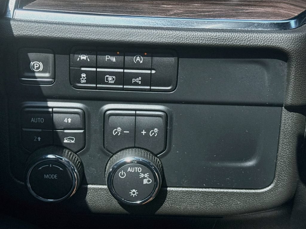 2025 Chevrolet Suburban LT