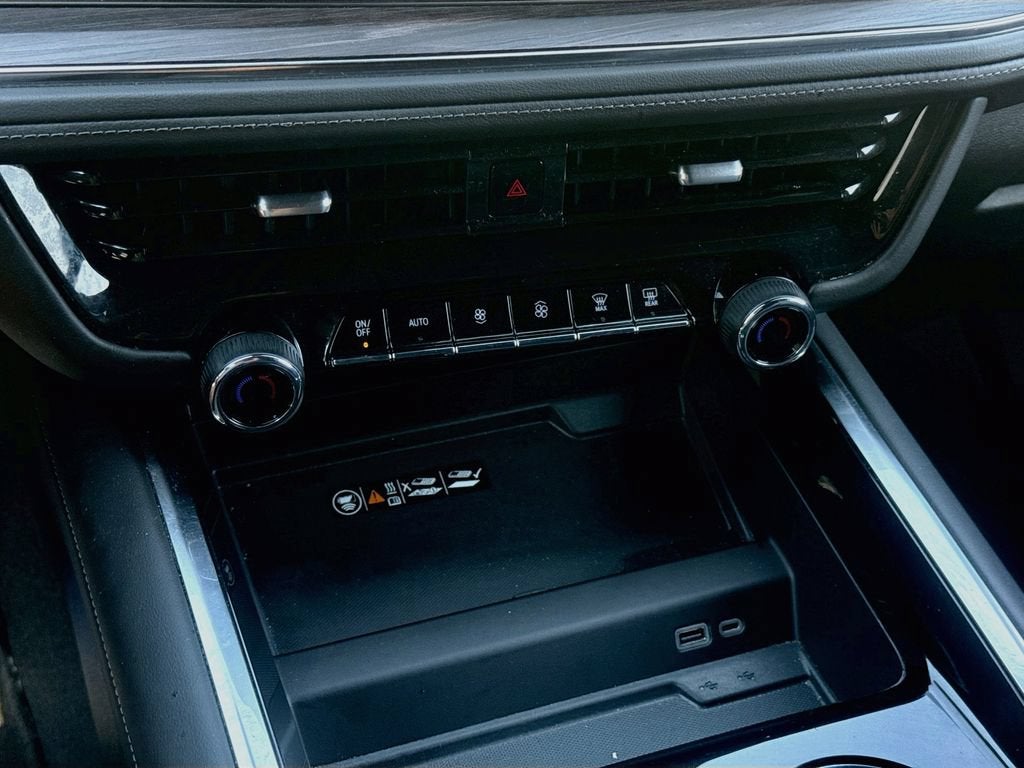 2025 Chevrolet Suburban LT