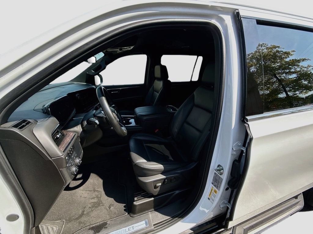 2025 Chevrolet Suburban LT