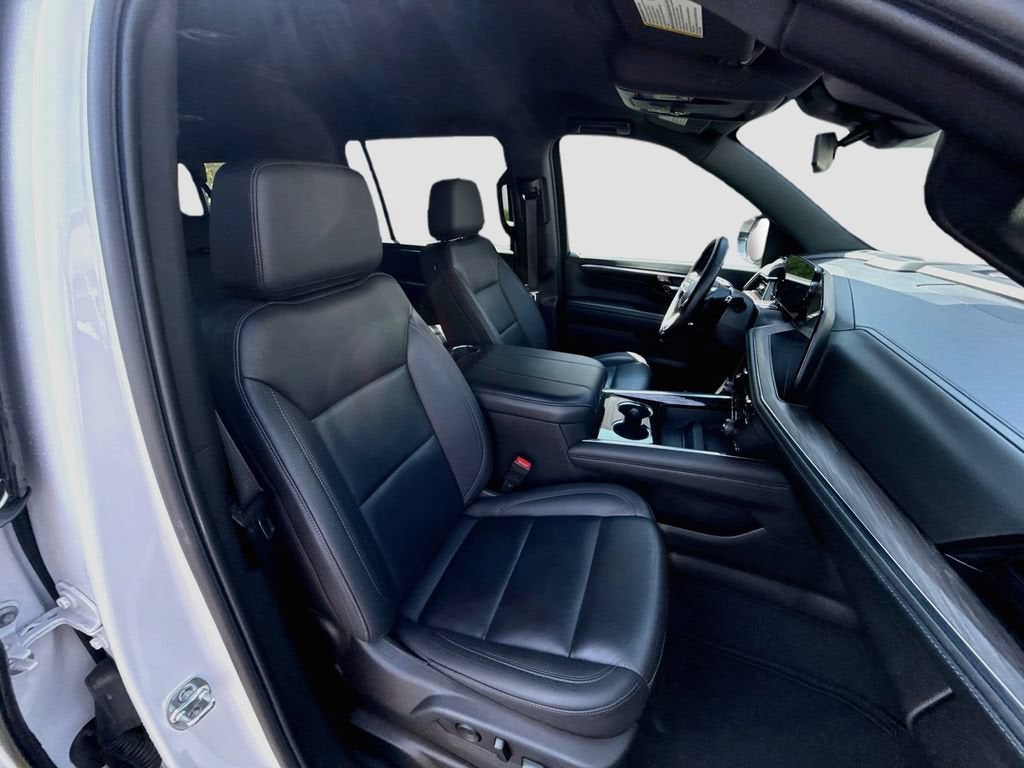2025 Chevrolet Suburban LT