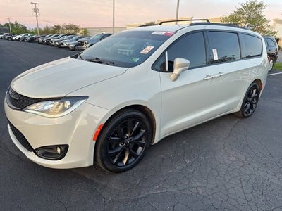 2020 Chrysler Pacifica Touring L