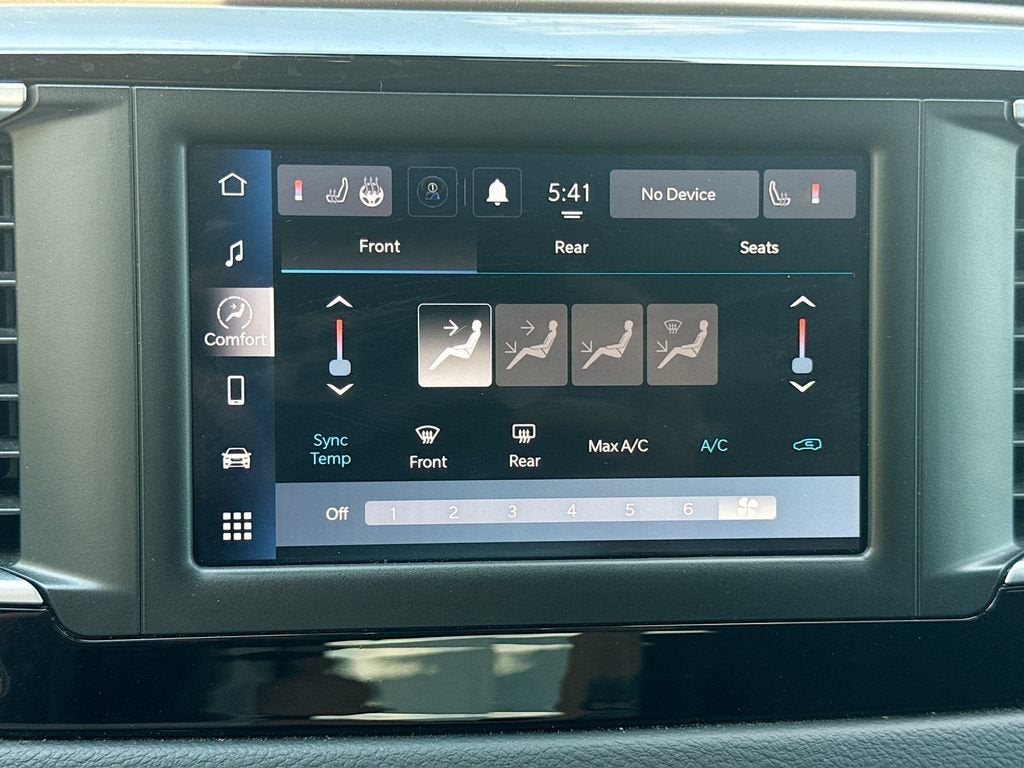 2024 Chrysler Voyager LX