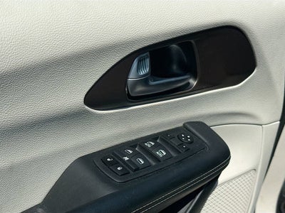 2024 Chrysler Voyager LX