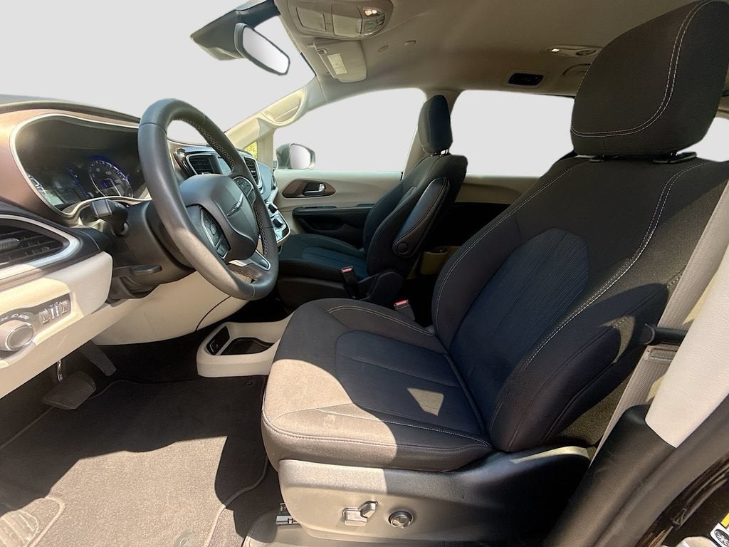 2024 Chrysler Voyager LX