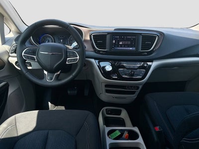 2024 Chrysler Voyager LX