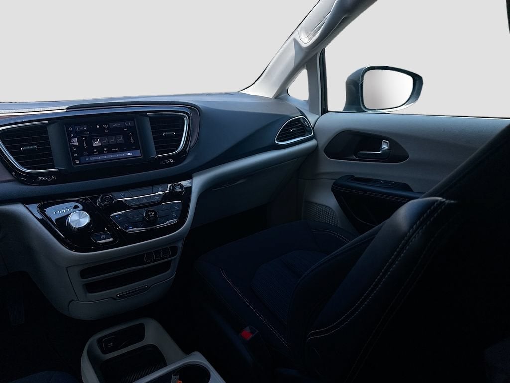 2024 Chrysler Voyager LX