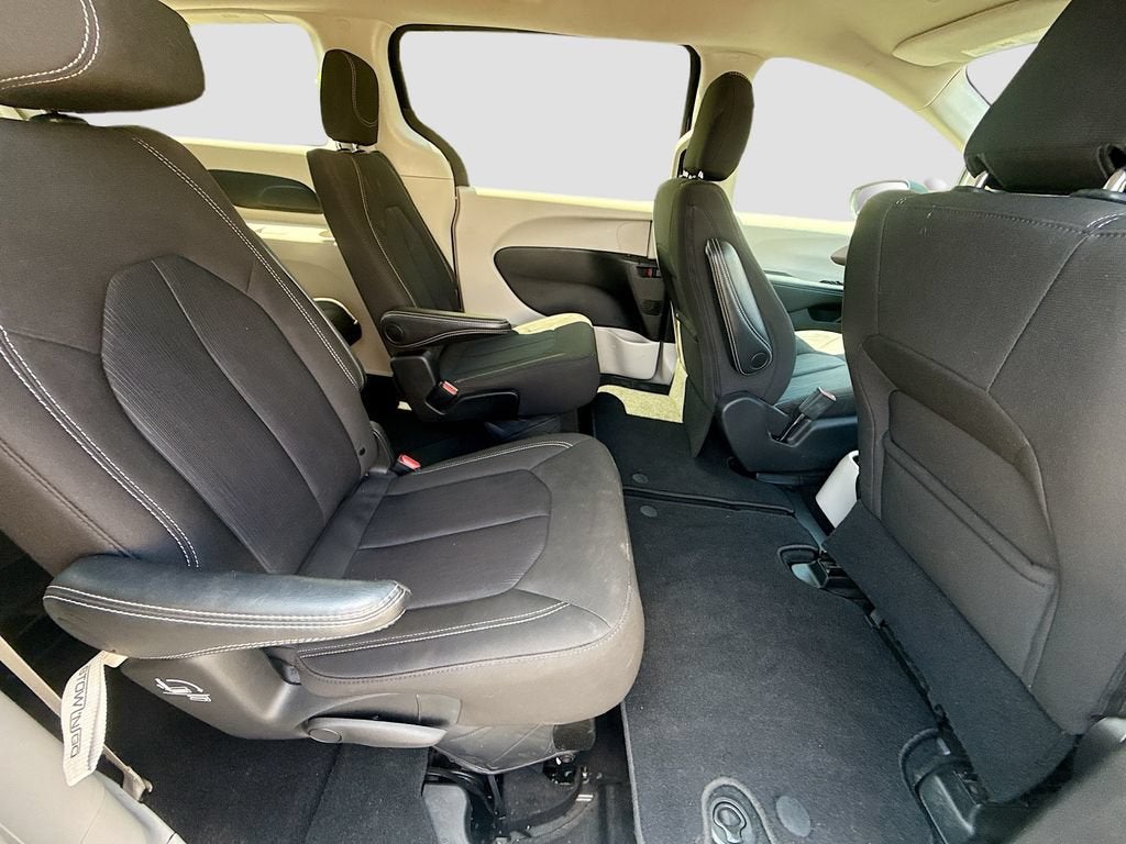 2024 Chrysler Voyager LX