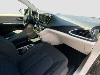 2024 Chrysler Voyager LX
