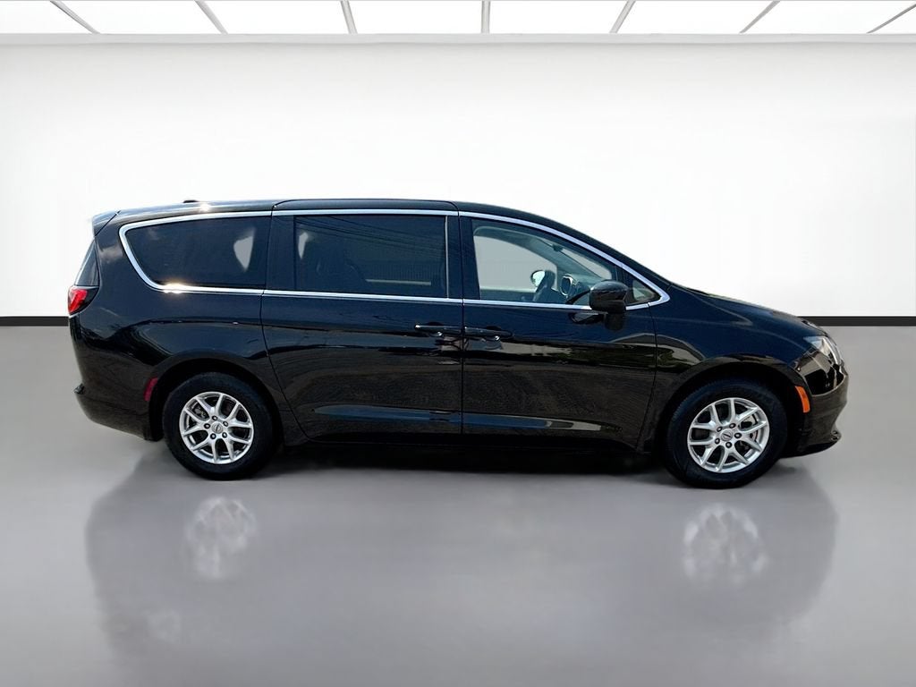 2024 Chrysler Voyager LX