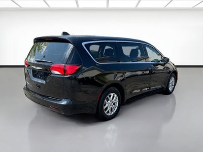 2024 Chrysler Voyager LX