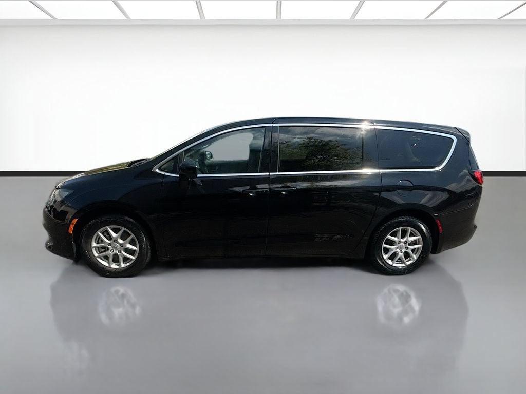 2024 Chrysler Voyager LX