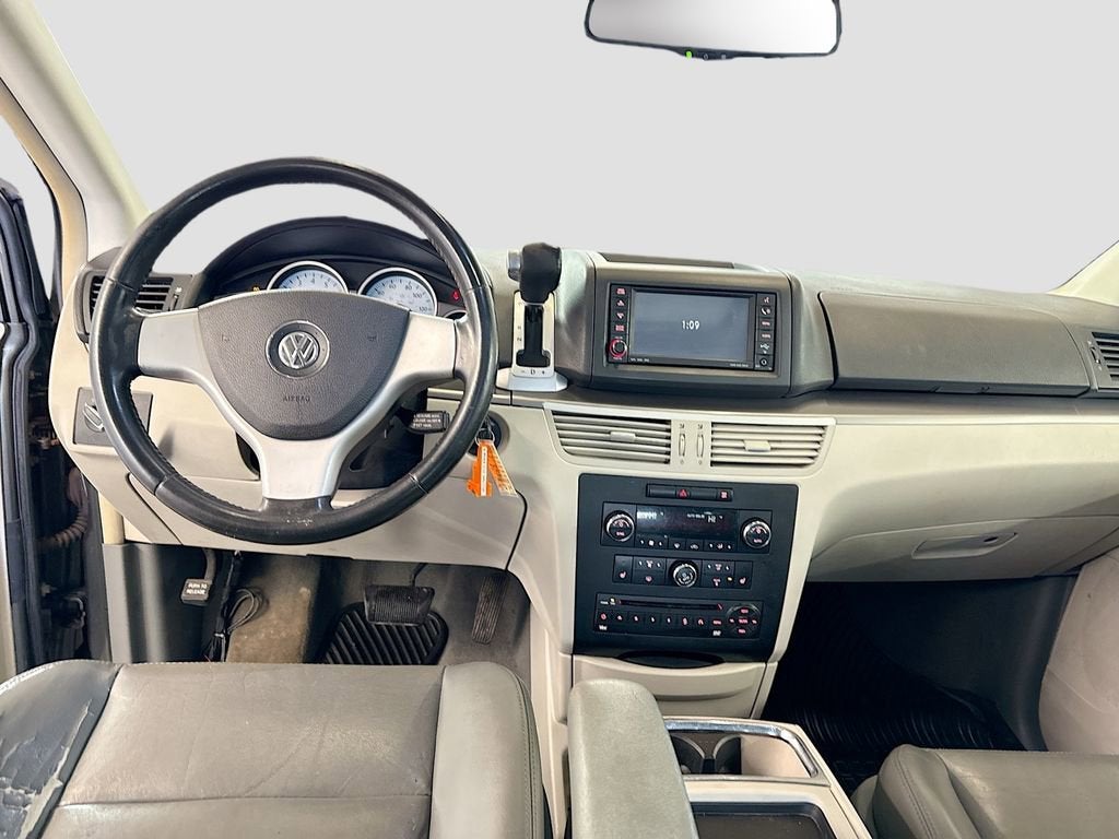 2010 Volkswagen Routan SEL w/Navigation