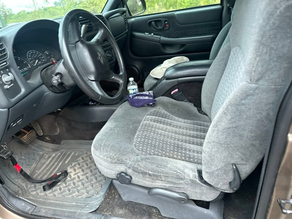 2002 Chevrolet S10 LS