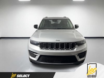 2023 Jeep Grand Cherokee Laredo 4x2