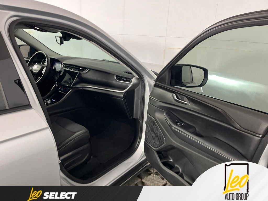 2023 Jeep Grand Cherokee L Laredo 4x2