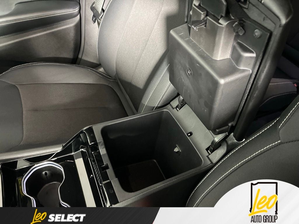 2023 Jeep Grand Cherokee L Laredo 4x2