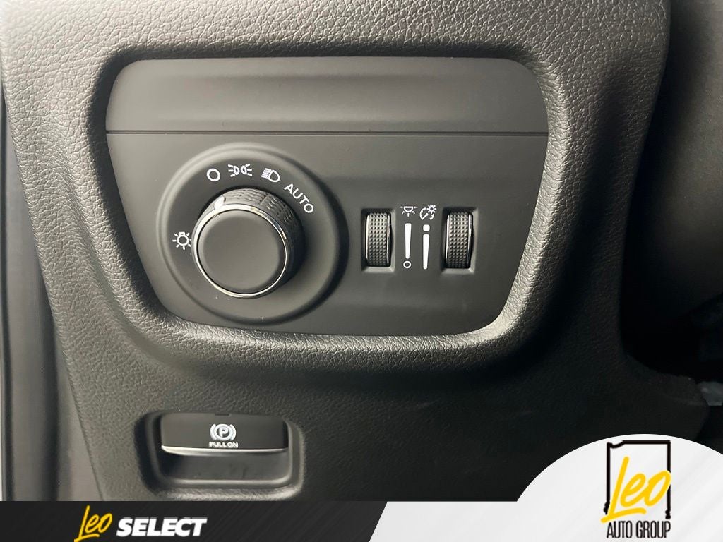 2023 Jeep Grand Cherokee L Laredo 4x2