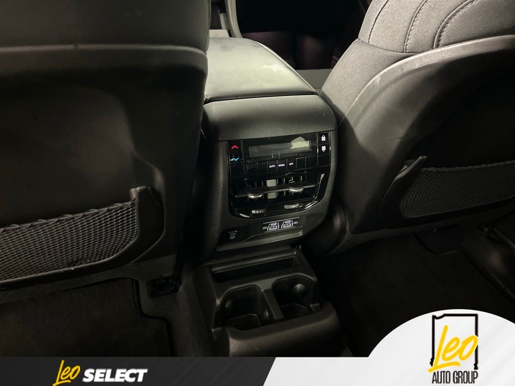 2023 Jeep Grand Cherokee L Laredo 4x2