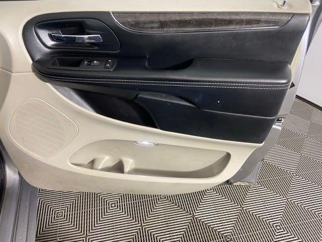 2016 Chrysler Town & Country Touring