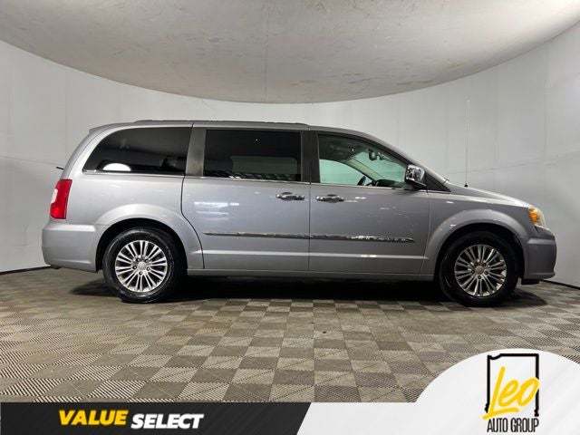 2013 Chrysler Town & Country Touring-L