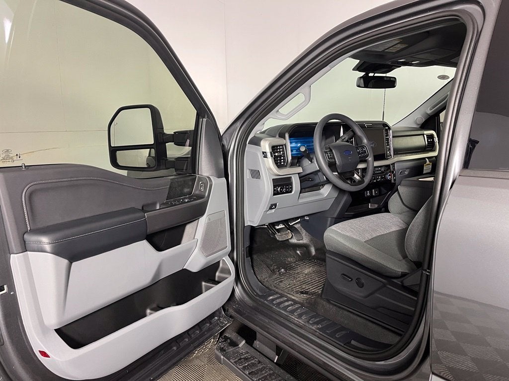 2027 Ford F-250SD XLT