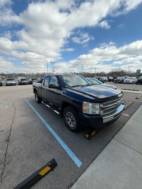 Used 2011 Chevrolet Silverado 1500 LT with VIN 1GCRKSEA1BZ391253 for sale in Columbus, IN