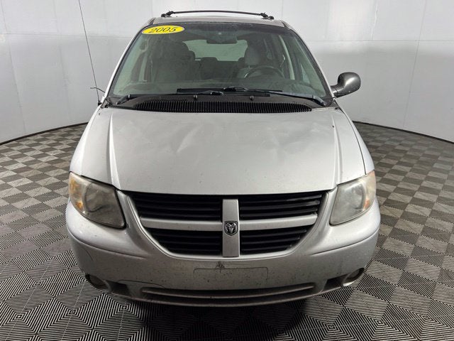Used 2005 Dodge Grand Caravan SXT with VIN 2D4GP44L05R503842 for sale in Columbus, IN