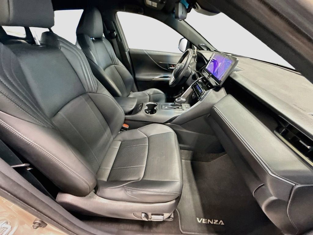 2023 Toyota Venza LE
